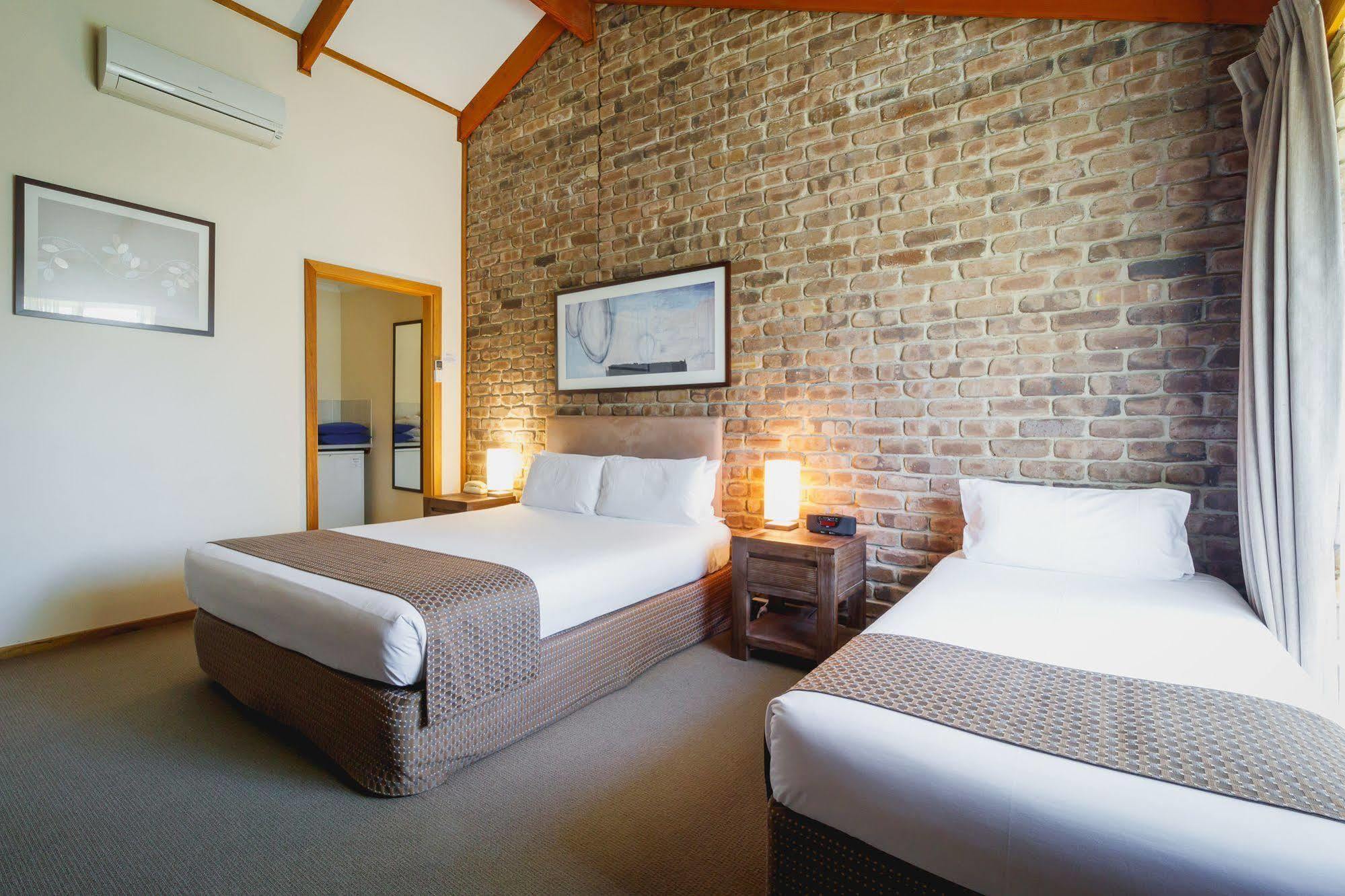 Hotel The By Manna 3*